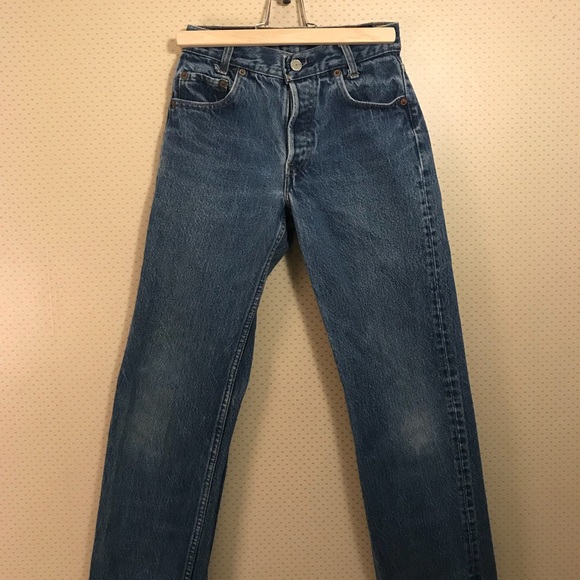 Vintage beautifully faded medium wash Levi’s 701 - Picture 4 of 8