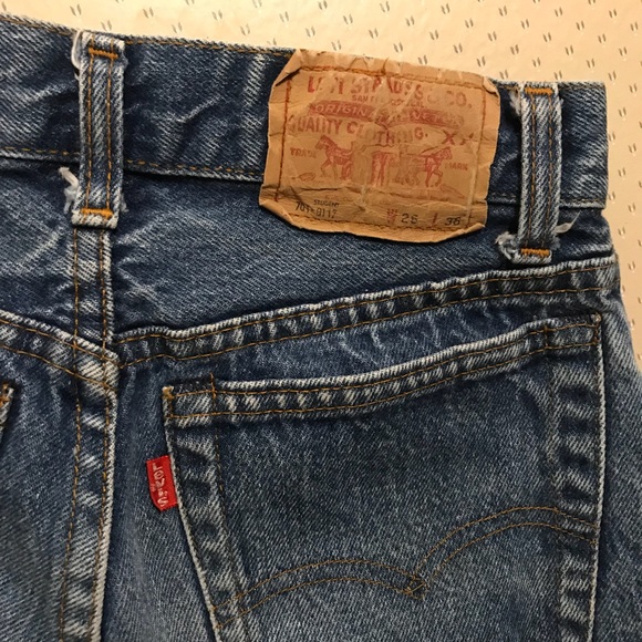 Vintage beautifully faded medium wash Levi’s 701 - Picture 8 of 8