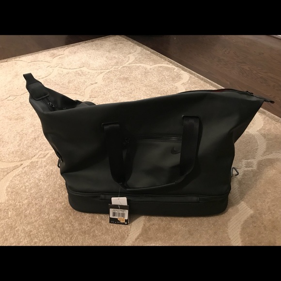 Nike Tech Polyester Unisex Duffle Gym Bag - Picture 1 of 8