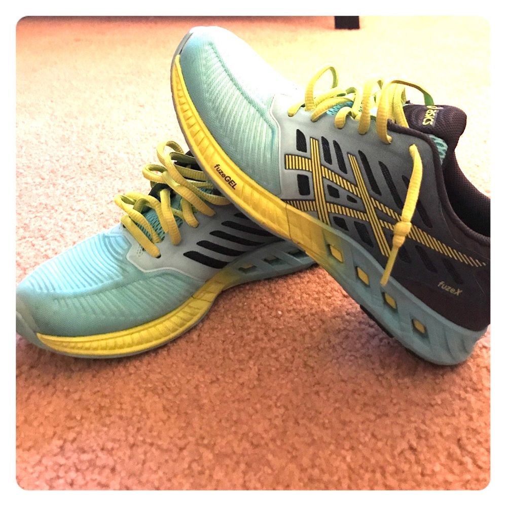 ASICS fuzegel running shoes