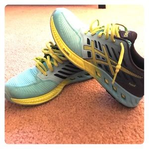 ASICS fuzegel running shoes