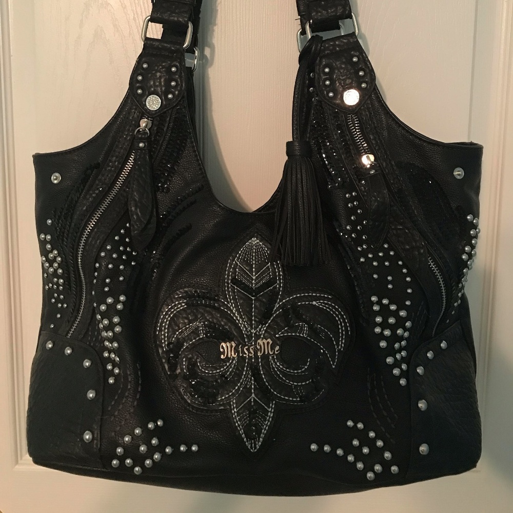 Miss Me Fleur Applique Purse!