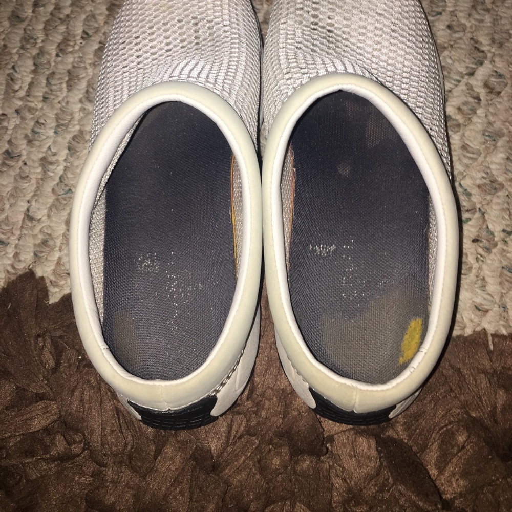 Used Merrell’s size 7.5 - Picture 3 of 3