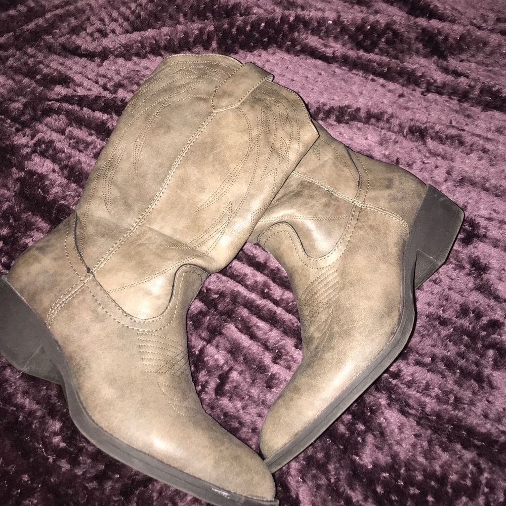 Madden girl Frenchh Stone Pari boot