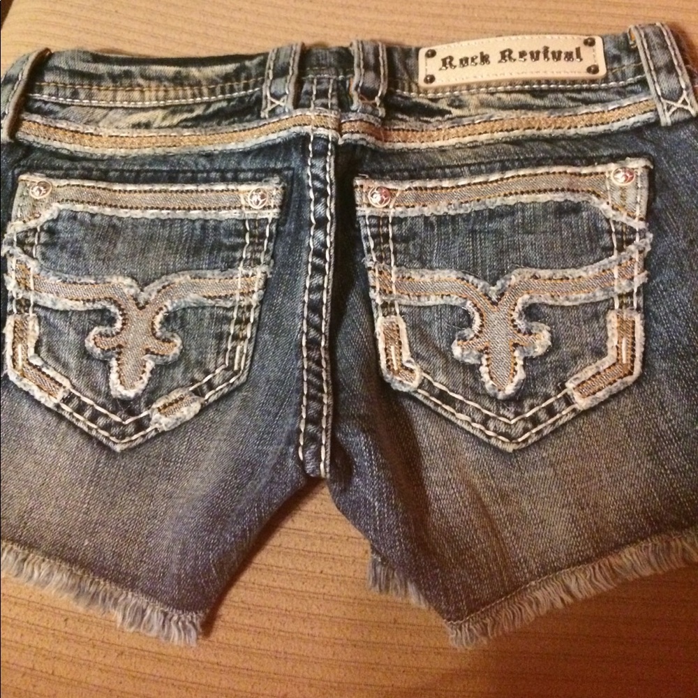 SOLD LOCALLY!!NWT Rock Revival Rosemary shorts