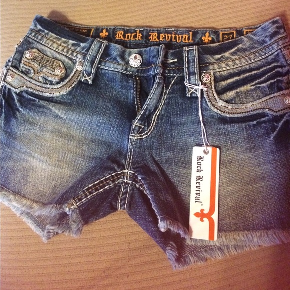 SOLD LOCALLY!!NWT Rock Revival Rosemary shorts - Picture 2 of 8