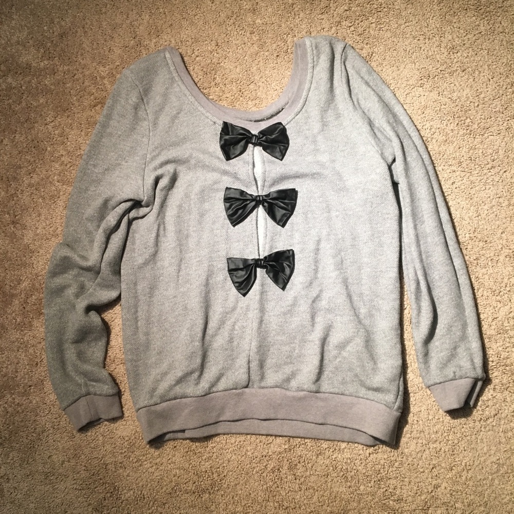 Sweater with bows