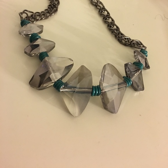 Gray crystal necklace - Picture 3 of 3