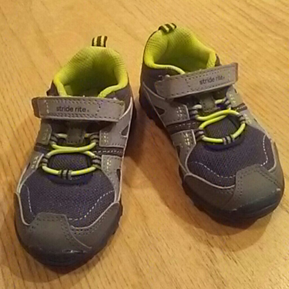 NWOT, Stride Rite boys sneakers, size 6.5W