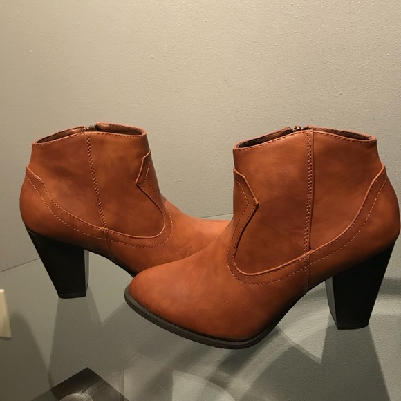Brown bootie heels - Picture 2 of 3