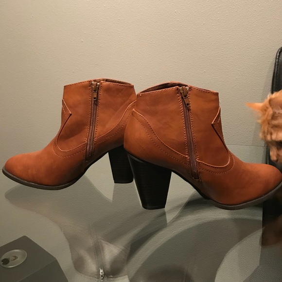 Brown bootie heels - Picture 3 of 3