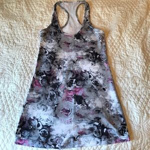 Lululemon razor back size 2