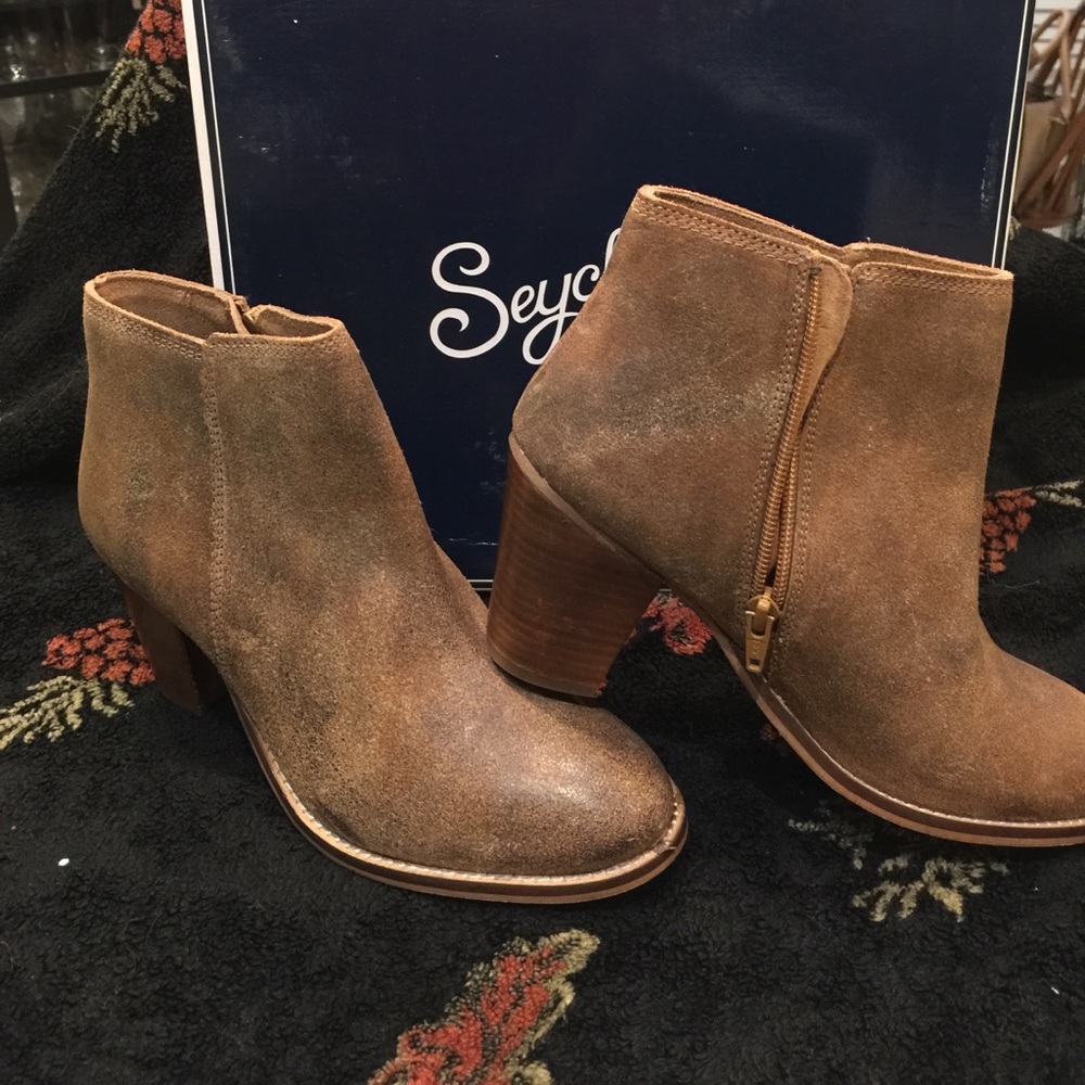 Seychelles booties.  Clavichord style.