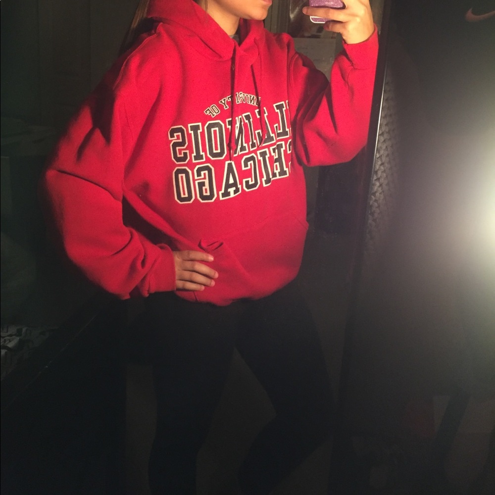 *SOLD ON Ⓜ️* UIC COLLEGE PULLOVER HOODIE