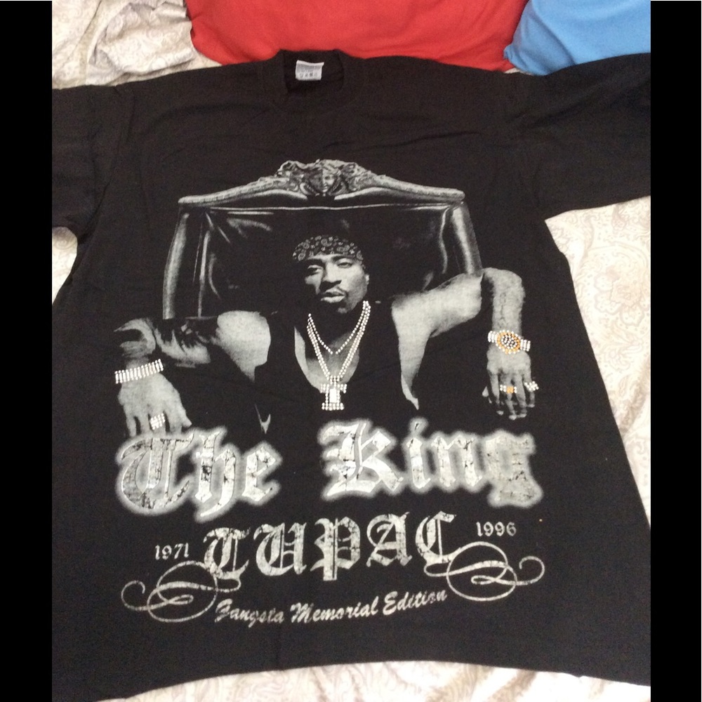 Black tshirt with Tupac design