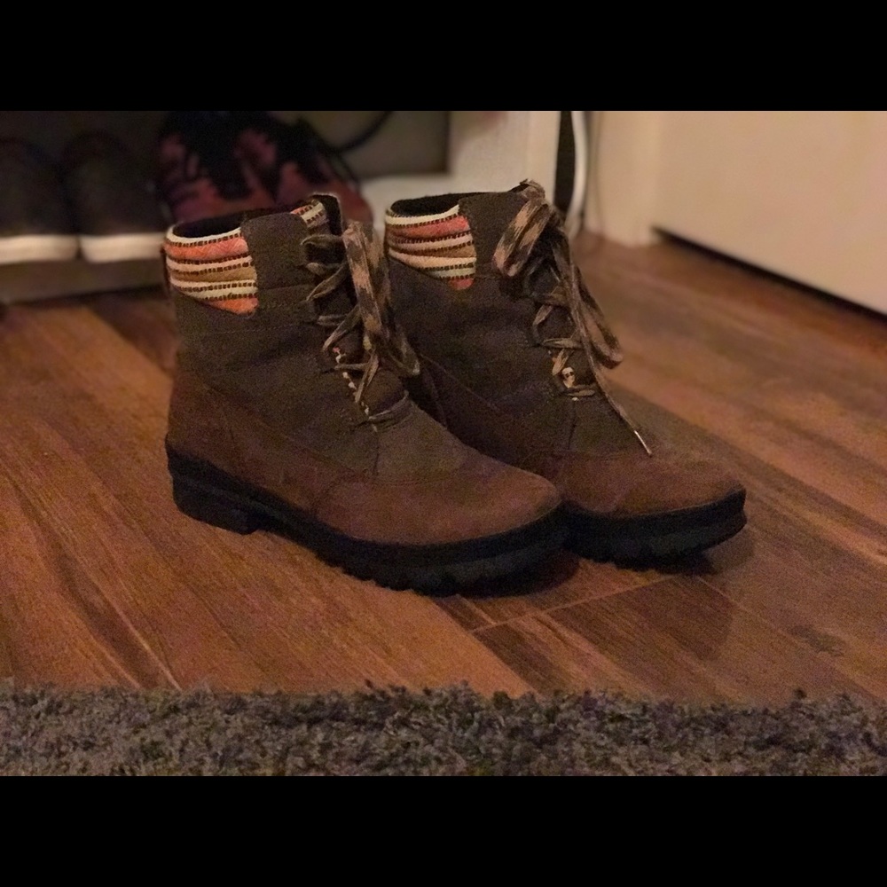 Womans KEEN Wapato Mid Waterproof