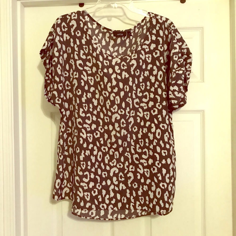 3 for $10 ☀️ Super cute dark gray & white top