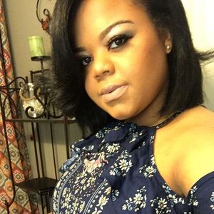 Meet your Posher, Yasmine