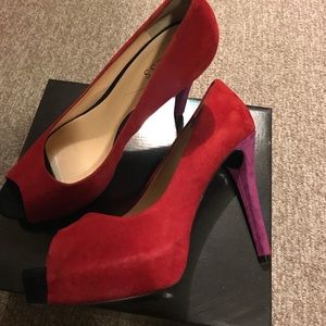 Tri-color suede Guess peep toe heels