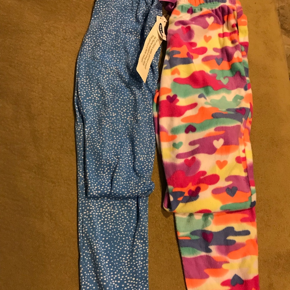 2pair of girls pajamas new never worn