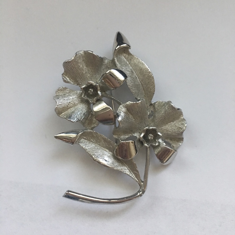 Flower brooch