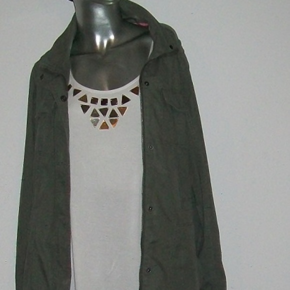 Triangle Tank - Picture 4 of 4