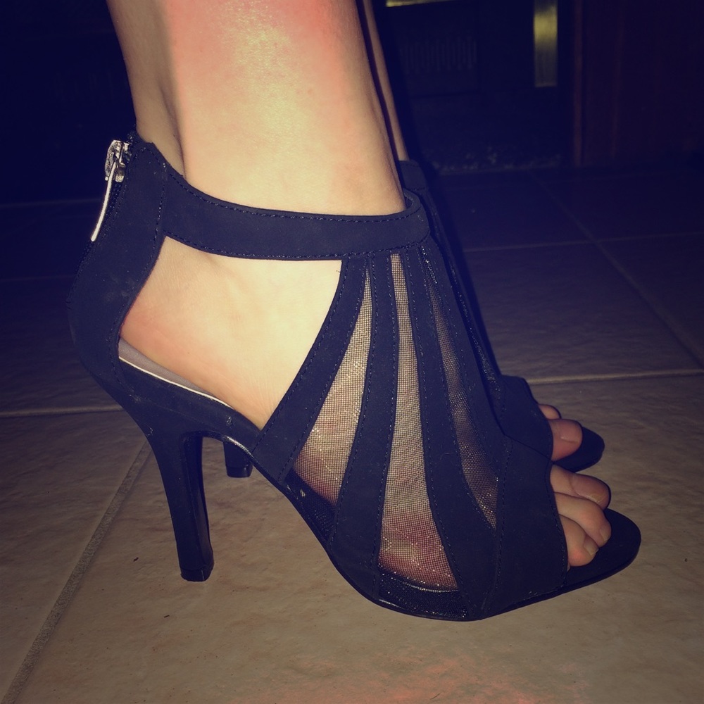 BRAND NEW Dyeables Black Heels!