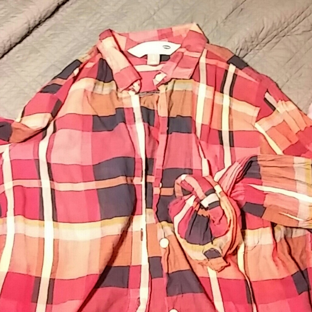 Women's button up shirt