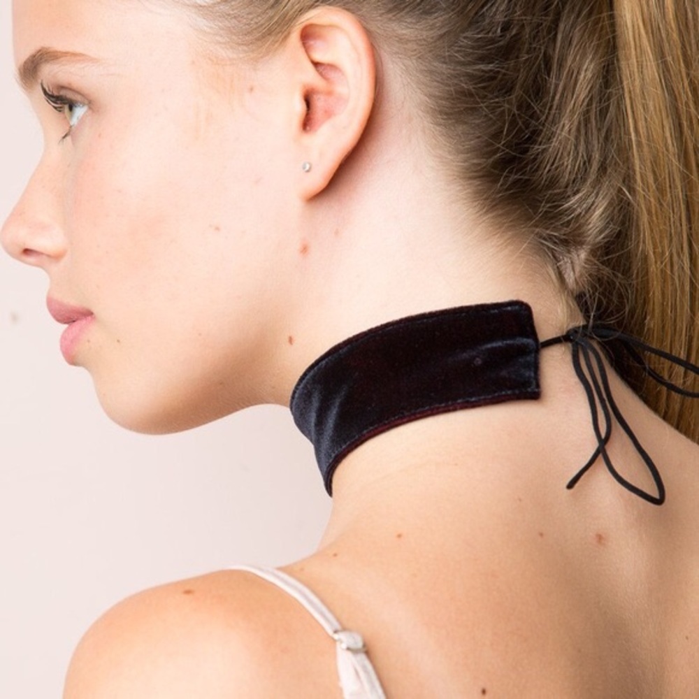 Brandy Melville velvet choker