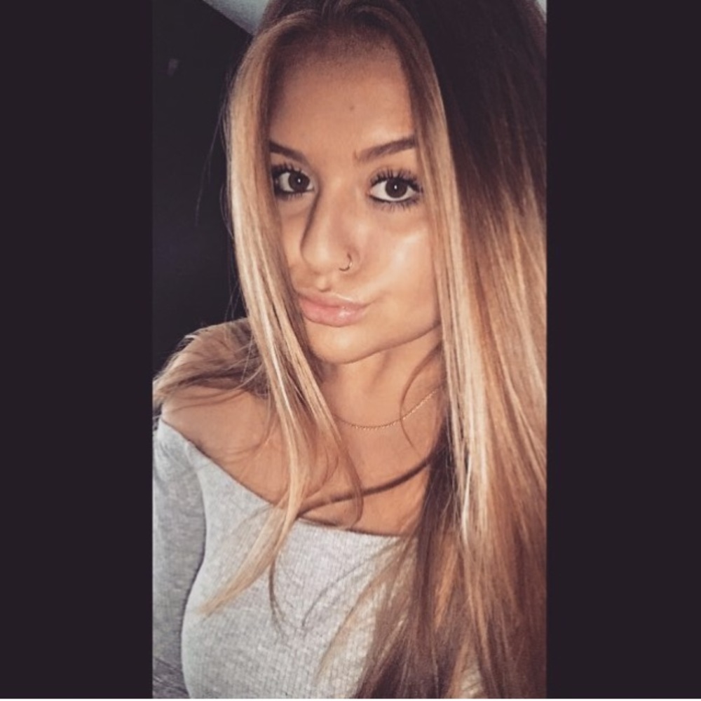 Meet your Posher, Mia