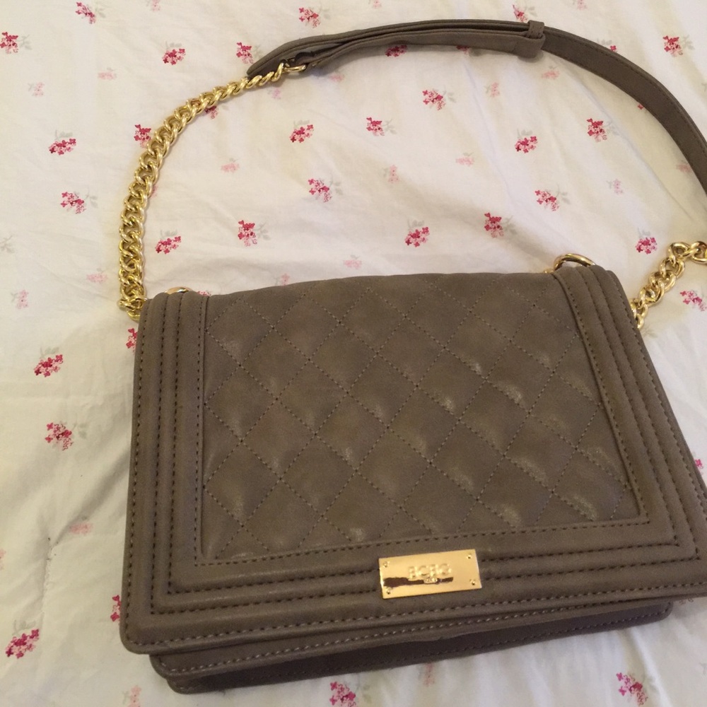 ✨BCBG FANCY PURSE✨