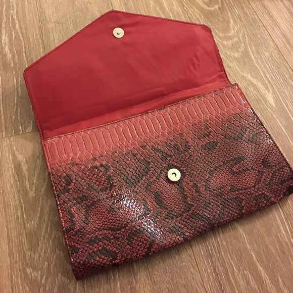 Large clutch. - Picture 2 of 2