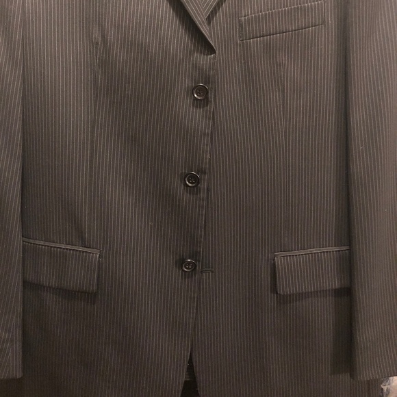 Men’s Suit jacket and pants - Picture 2 of 7