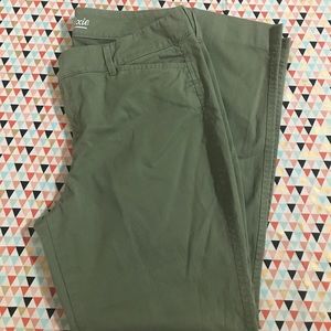 Old Navy Pixie olive green size 8 pants