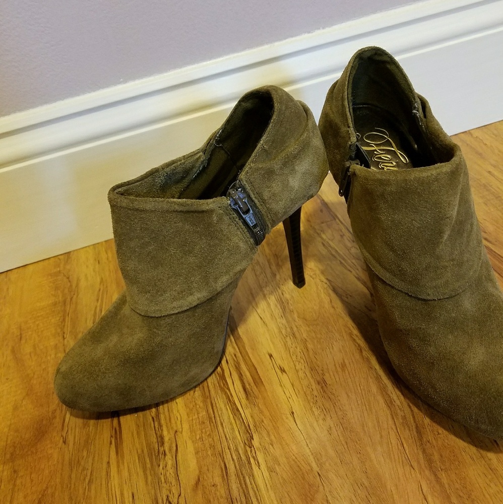 High heel boots