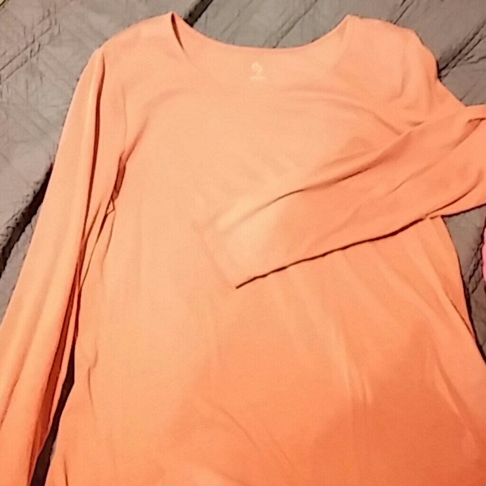 Women's long sleeve knit top with curved edge