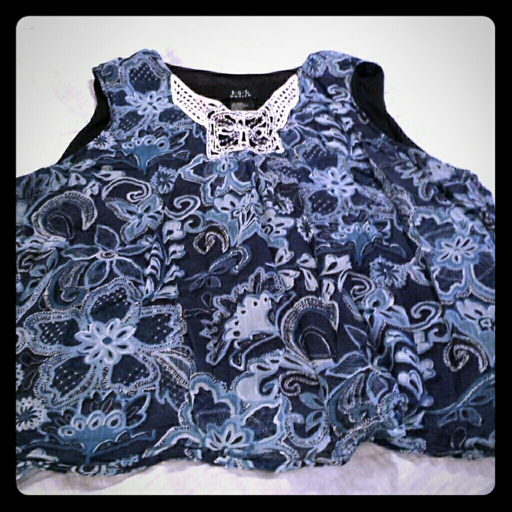 RQT Petite Sleeveless Top