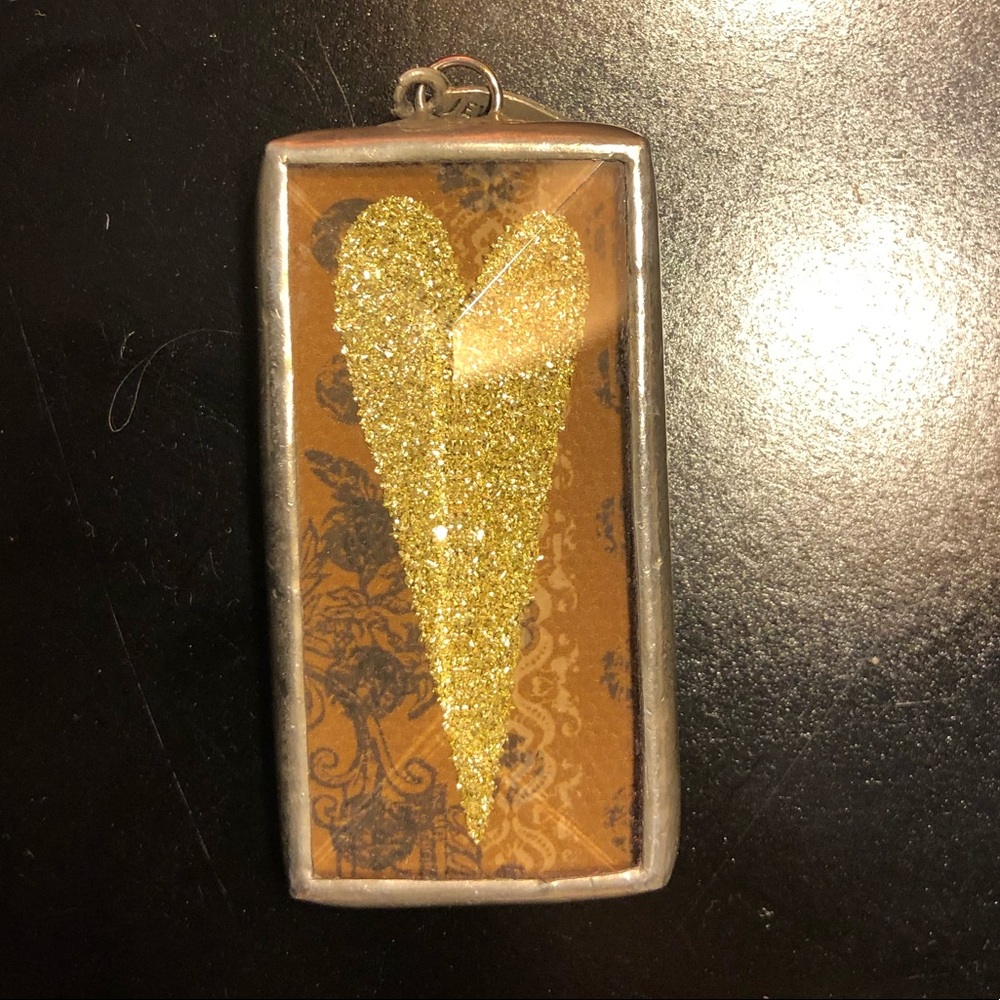 Jewel Kade green glitter heart charm
