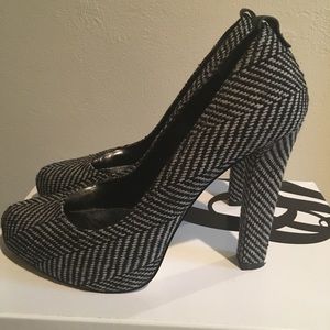 Dolce vita tweed heels! Grey/black