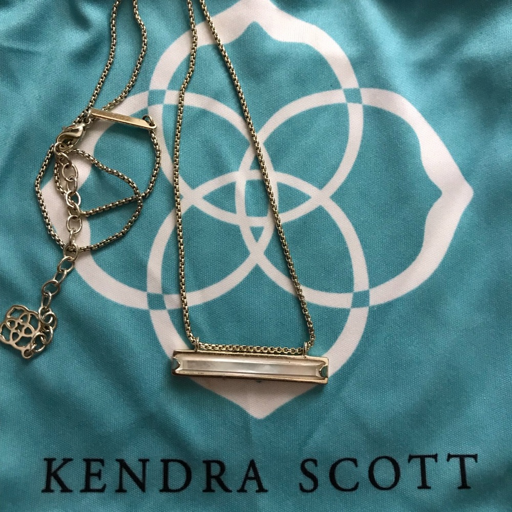 Kendra Scott necklace