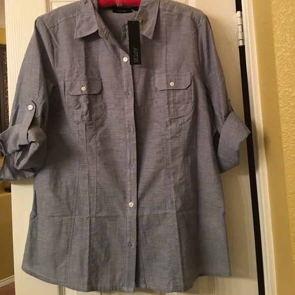 Apt. 9 Tops - NWT Apt. 9 blue roll-tab 3/4 length sleeves,size L