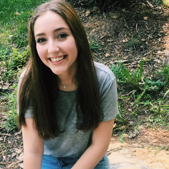 Meet your Posher, Ayelet - Picture 1 of 1