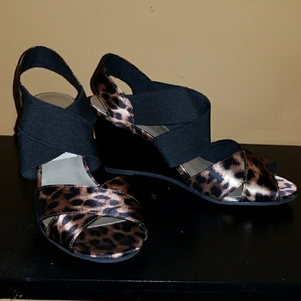 CHEETAH WEDGES SIZE 7W NEW