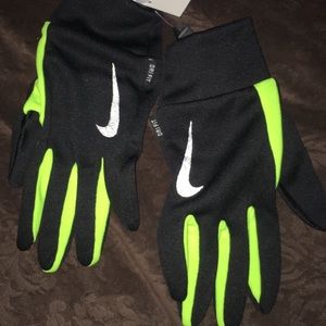 Men’s Nike dri fit gloves