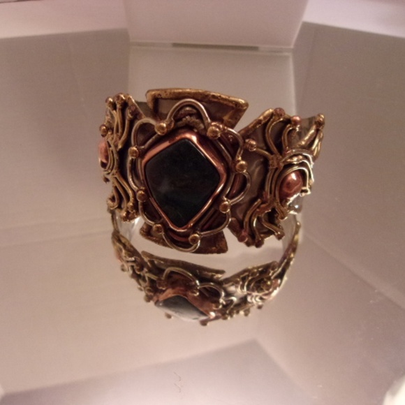 NWT Gorgeous Bracelet $22 B481 - Picture 1 of 5