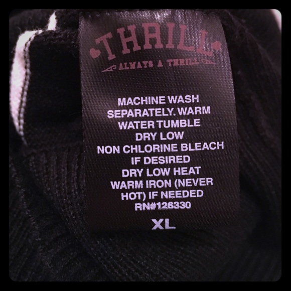 Black and White V Neck Sweater - Picture 5 of 5