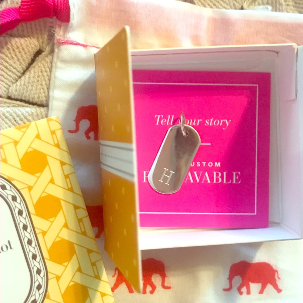 Stella&dot id tag letter “H”w/adjst necklace