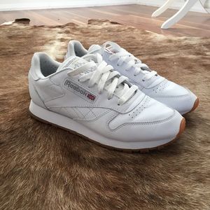 RARELY WORN Women's White Reebok Classics size 8