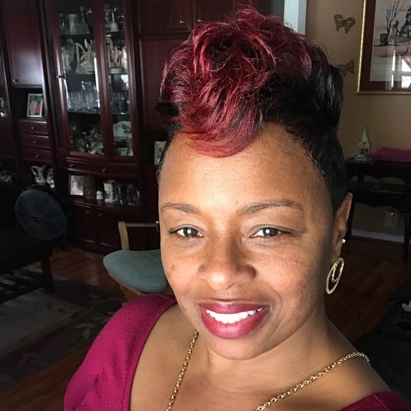 Meet your Posher, Rosalin - Picture 1 of 1