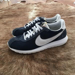 Navy Classic Nike Tennis Shoes Women's size 8